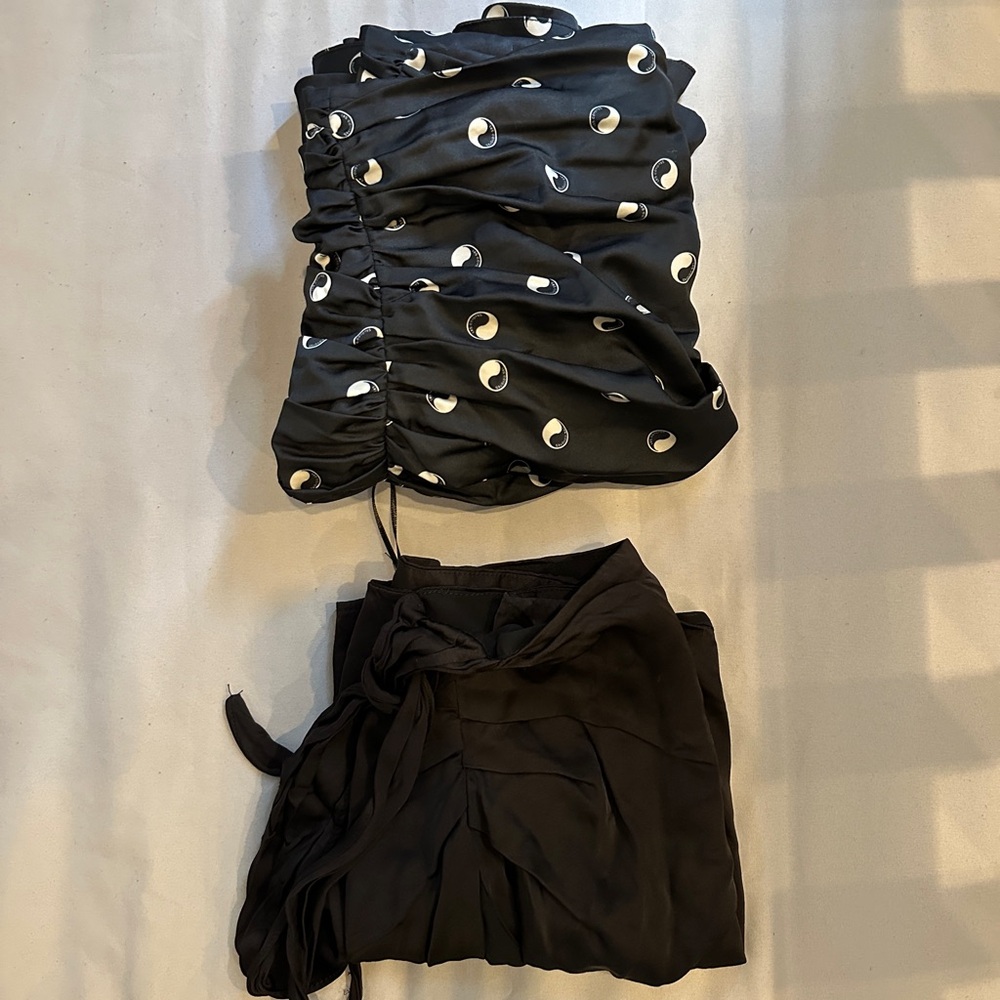 Zara Black and White Bubble Skirt Ruched Tie Front (Les Coyotes De Paris)